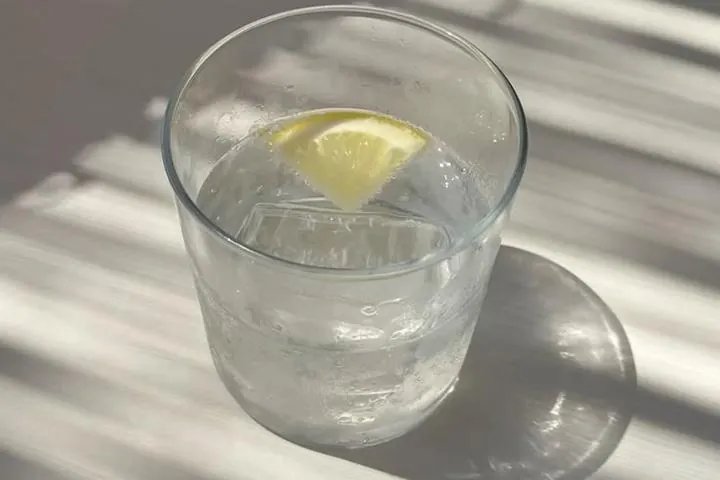 Referencia: vaso con luz y sombras